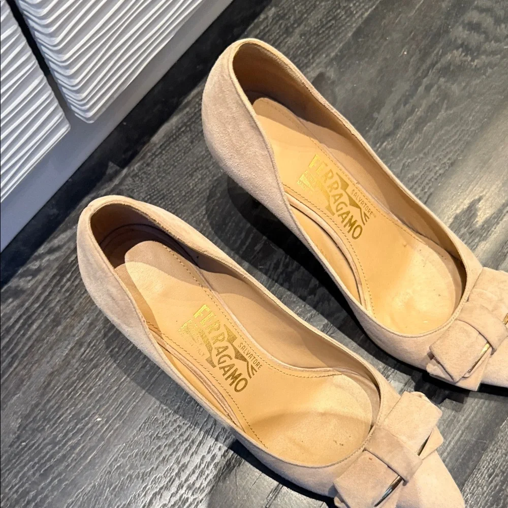 Salvatore Ferragamo Women's Beige Suede Heels sz 6.5 - Picture 4 of 17